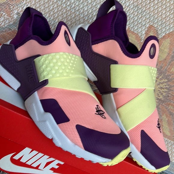 NIKE WMNS HUARACHE EXTREME 
PINK TINT / CITRON TINT
Sneakers 
AV8239 600 - Picture 8 of 16